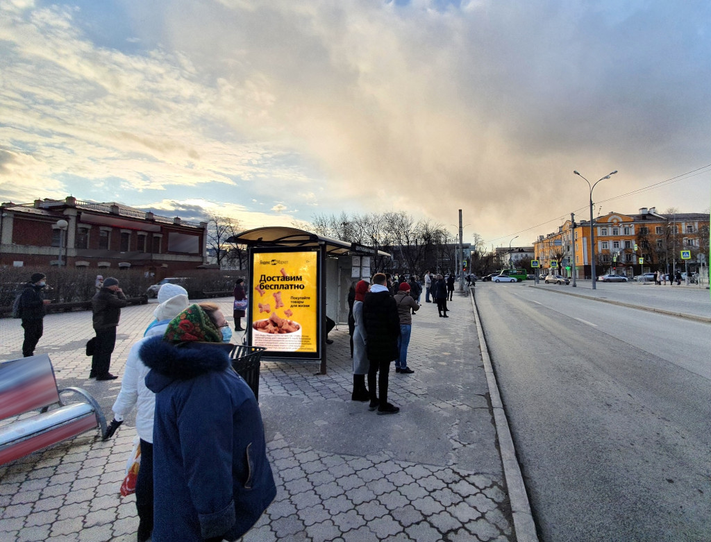Фотография рекламного носителя, тип: Остановка 1.8x1.2, адрес: Ленина ул., ост."Центральный рынок", Тюмень, Тюменская область, Россия. Сторона Б30 №870232
