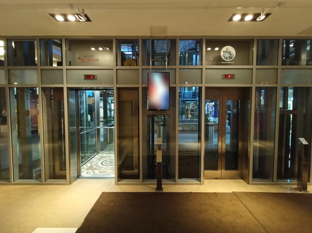 Фотография рекламного носителя, тип: Видеоэкран, адрес: Бизнес-центр «Омега Плаза», Ленинская Слобода ул., д.19, Москва, Россия. Сторона/вариант A1-A10 №1012743