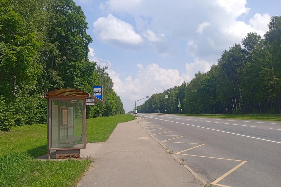 Фотография рекламного носителя, тип: Остановка 1.8x1.2, адрес: Варшавское ш., ост. СНТ "Витамины", поз.2, Москва, Россия. Сторона Б №1011433