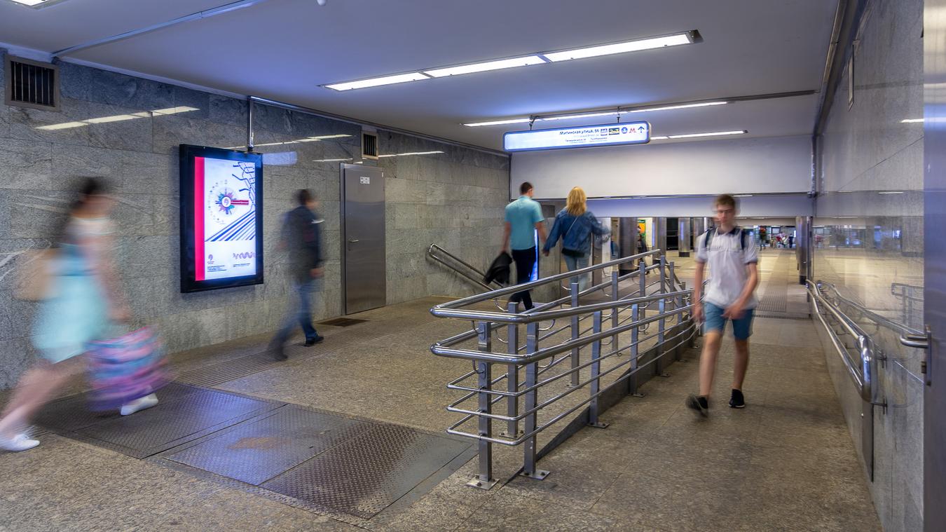 Фотография рекламного носителя, тип: Лайтбокс, адрес: Станция метро «Пятницкое шоссе», линия Арбатско-Покровская, Москва, Россия. Сторона/вариант 3 №822214