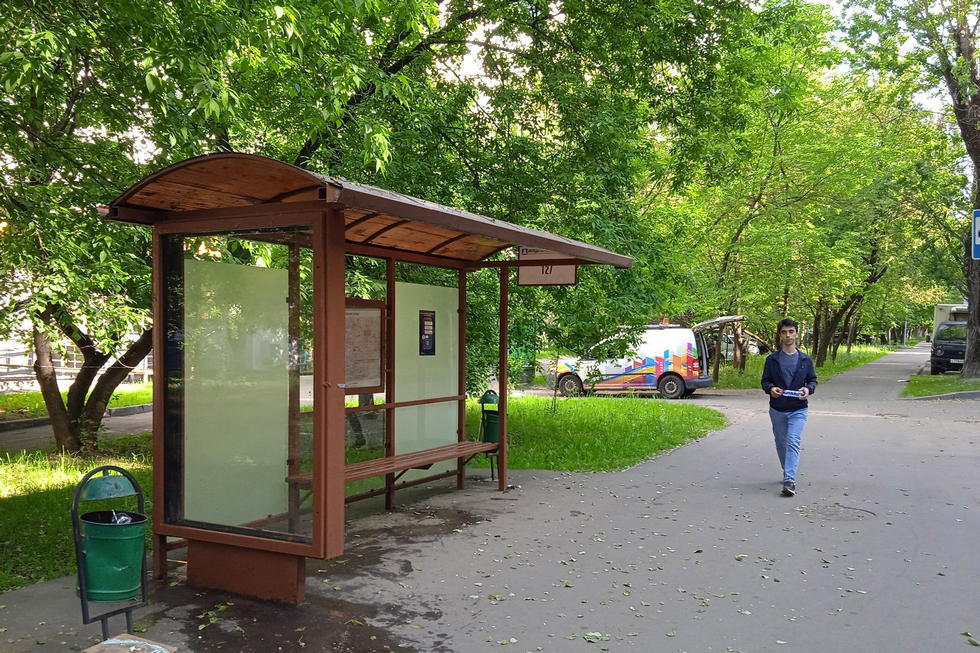 Фотография рекламного носителя, тип: Остановка 1.8x1.2, адрес: Партизанская ул., ост. "Молодогвардейская ул.", Москва, Россия. Сторона Б №931768