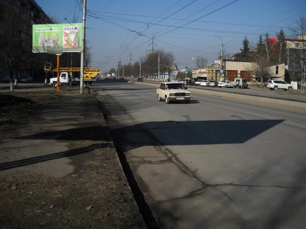 Фотография рекламного носителя, тип: Билборд 3x6, адрес: Доватора пр-т., д.9, Владикавказ, Республика Северная Осетия – Алания, Россия. Сторона Б №451683