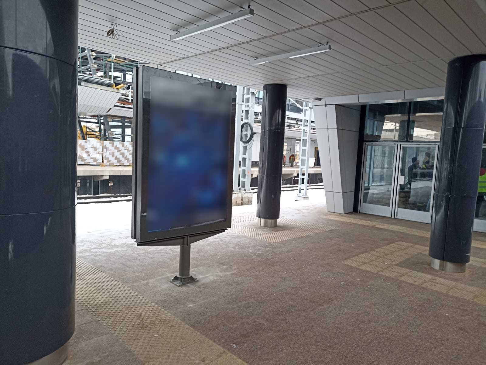 Фотография рекламного носителя, тип: Ситиформат 1.8x1.2, адрес: Крюково ст., платформа №4, поз.4, Московская область, Россия. Сторона A №1034804