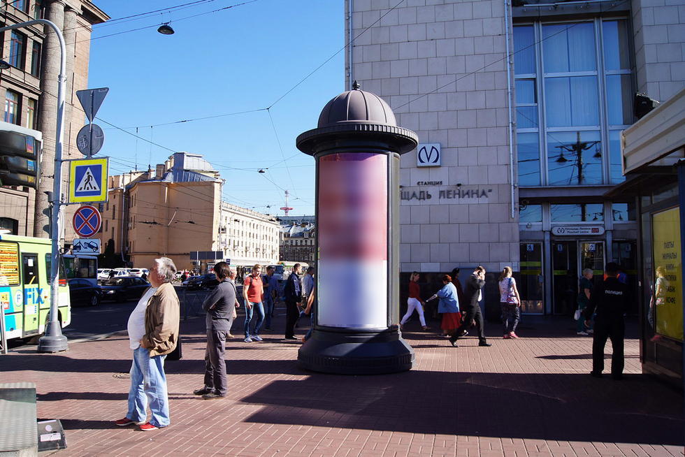 Фотография рекламного носителя, тип: Пиллар 3x1.4, адрес: Комсомола ул. Х Ленина пл., д.6, поз.3, Санкт-Петербург, Россия. Сторона С №658903