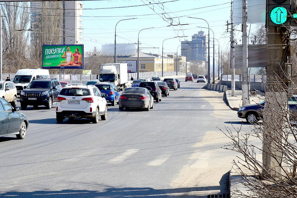 Фотография рекламного носителя, тип: Билборд 3x6, адрес: Комсомольская ул., путепровод ЖД вокзал Волгоград 1, поз.2, Волгоград, Волгоградская область, Россия. Сторона Б №369451