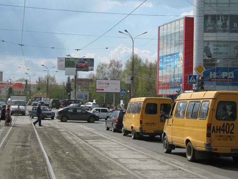 Фотография рекламного носителя, тип: Билборд 3x6, адрес: Ленина пр-т., д.14 Х Красноармейская ул., Нижний Тагил, Свердловская область, Россия. Сторона A1-A3 №483753