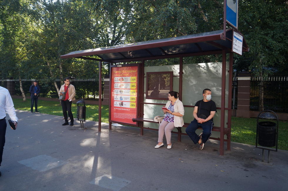 Фотография рекламного носителя, тип: Остановка 1.8x1.2, адрес: Филевская Большая ул., д.10, ост. Шелепихинский мост, Москва, Россия. Сторона А №452757