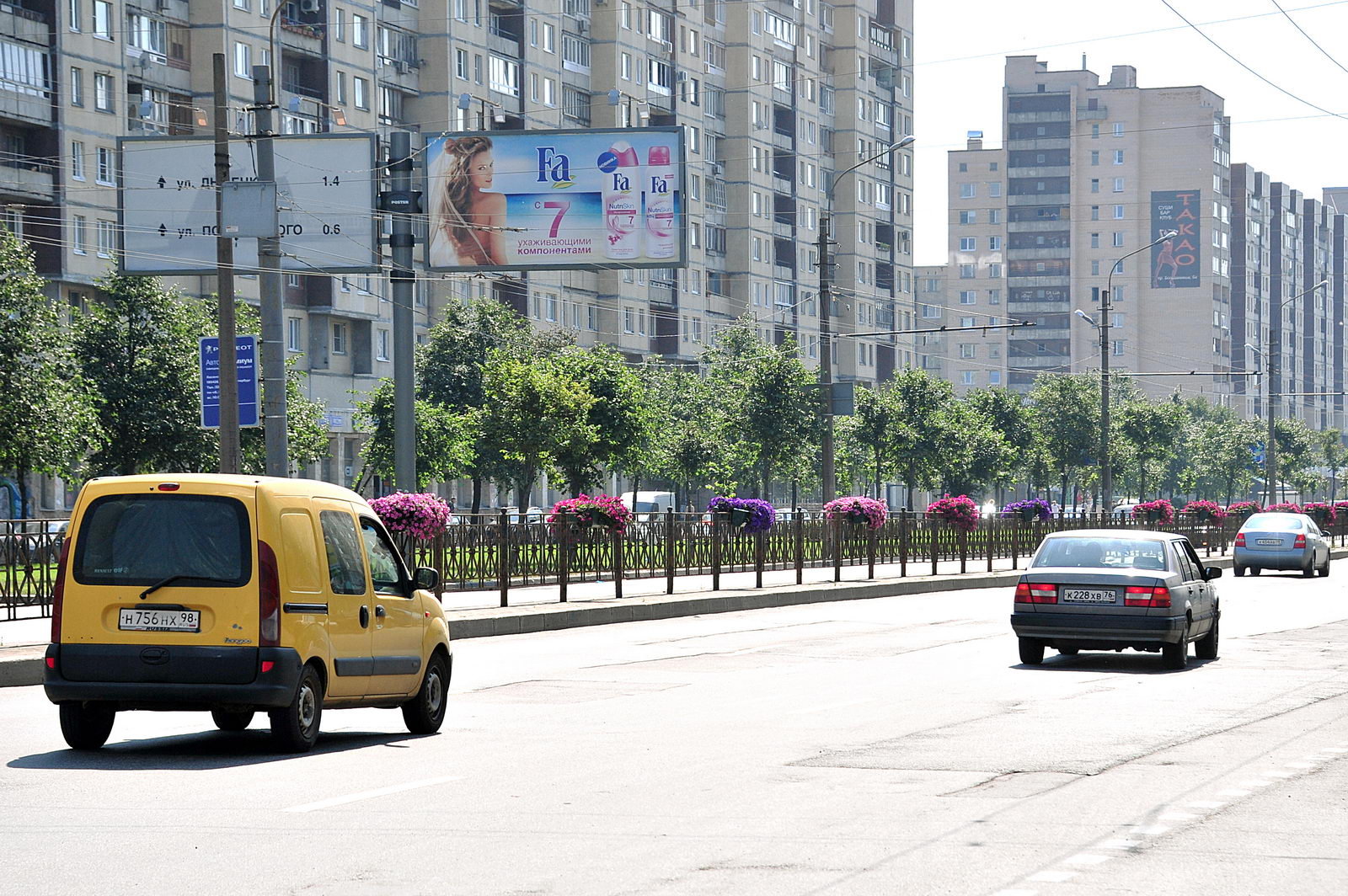 Фотография рекламного носителя, тип: Билборд 3x6, адрес: Большевиков пр-т. Х Коллонтай пр-т., Санкт-Петербург, Россия. Сторона B2 №519933