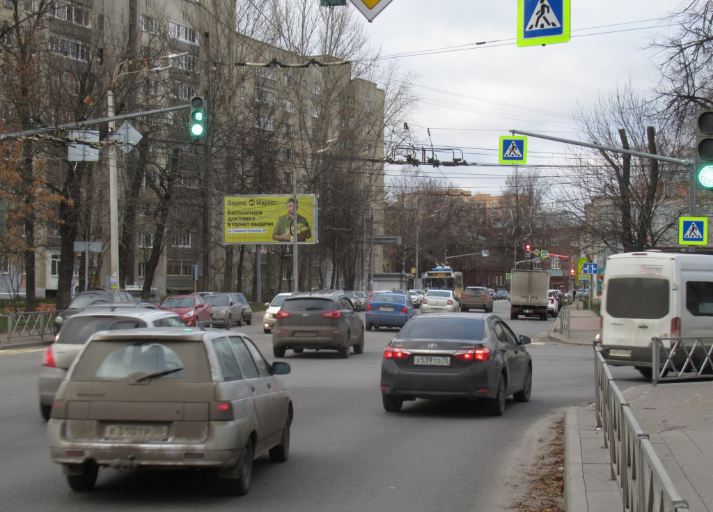 Фотография рекламного носителя, тип: Билборд 3x6, адрес: Советская ул., д.57, Ярославль, Ярославская область, Россия. Сторона Б1-Б3 №562535
