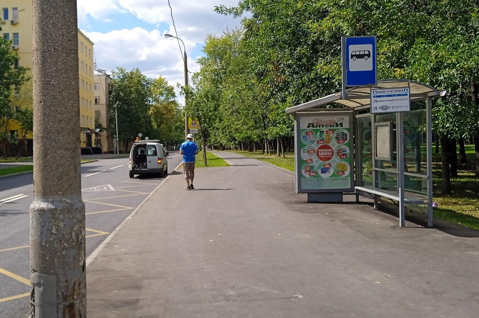 Фотография рекламного носителя, тип: Остановка 1.8x1.2, адрес: Судакова ул., д.7, ост. "40 лет Октября проспект", Москва, Россия. Сторона А1 №934229