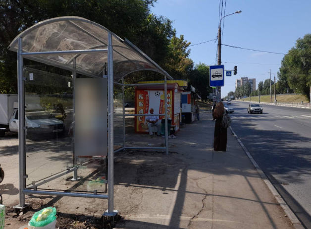 Фотография рекламного носителя, тип: Остановка 1.8x1.2, адрес: Аэродромная ул., д. 113Б Х ул. Карбышева ул., Самара, Самарская область, Россия. Сторона В2 №1079144