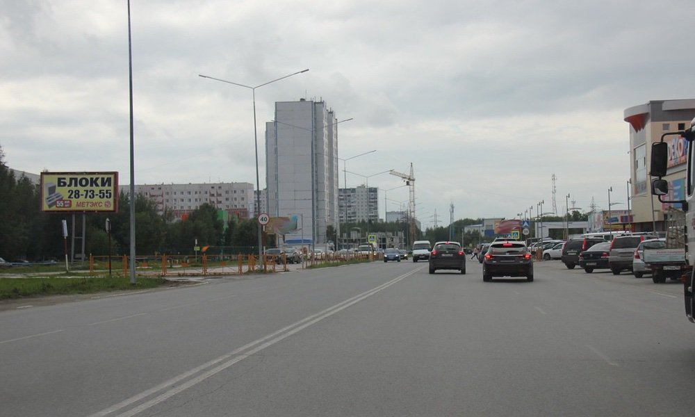 Фотография рекламного носителя, тип: Билборд 3x6, адрес: Северная ул., д.76, Нижневартовск, Ханты-Мансийский автономный округ – Югра, Россия. Сторона Б №676627