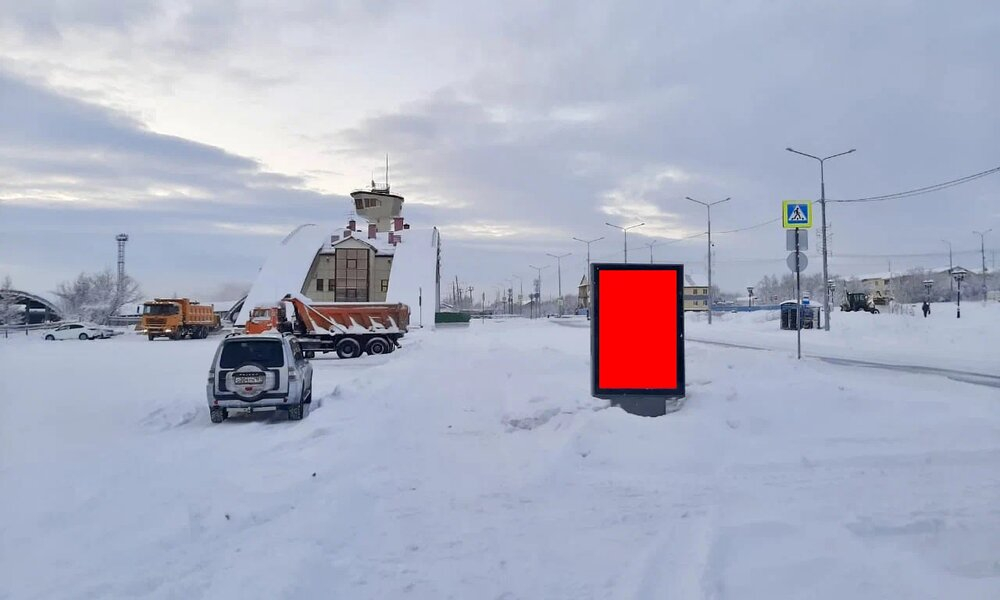 Фотография рекламного носителя, тип: Остановка 1.8x1.2, адрес: Лабытнанги г., Советская ул., д.4, Салехард, Ямало-Ненецкий автономный округ, Россия. Сторона А №1075687