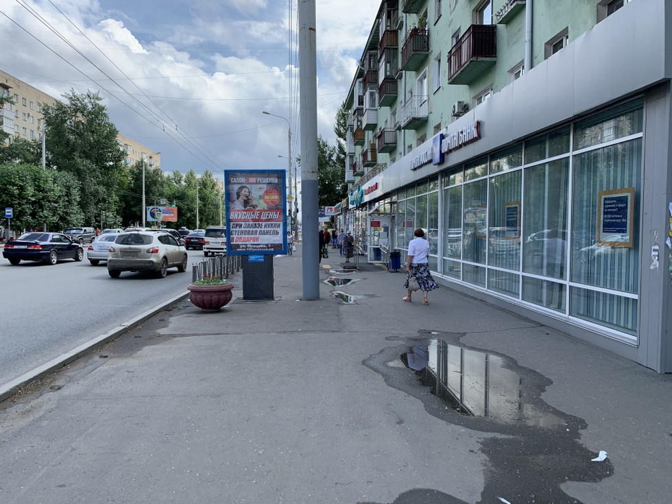 Фотография рекламного носителя, тип: Ситиформат 1.8x1.2, адрес: Красный путь ул., д.30/2, Омск, Омская область, Россия. Сторона А №1010112