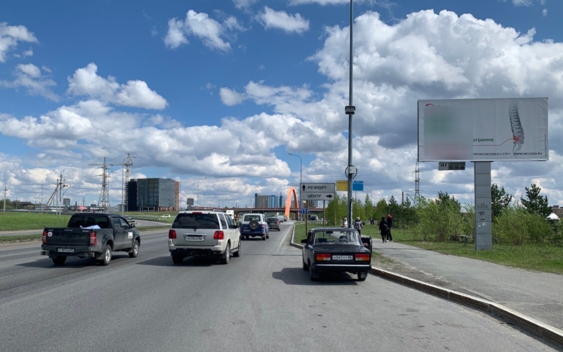 Фотография рекламного носителя, тип: Билборд 3x6, адрес: Тюменский тракт, ост. ТРЦ "Аура", Сургут, Ханты-Мансийский автономный округ – Югра, Россия. Сторона А №440147