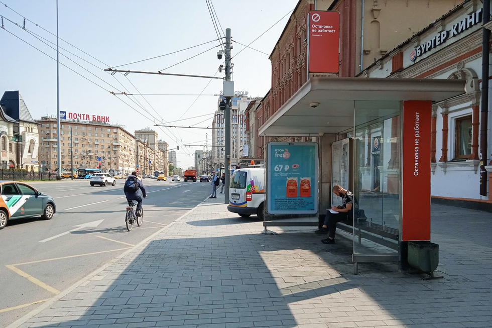 Фотография рекламного носителя, тип: Остановка 1.8x1.2, адрес: Комсомольская пл., д.2А, поз.1, Москва, Россия. Сторона А №335562