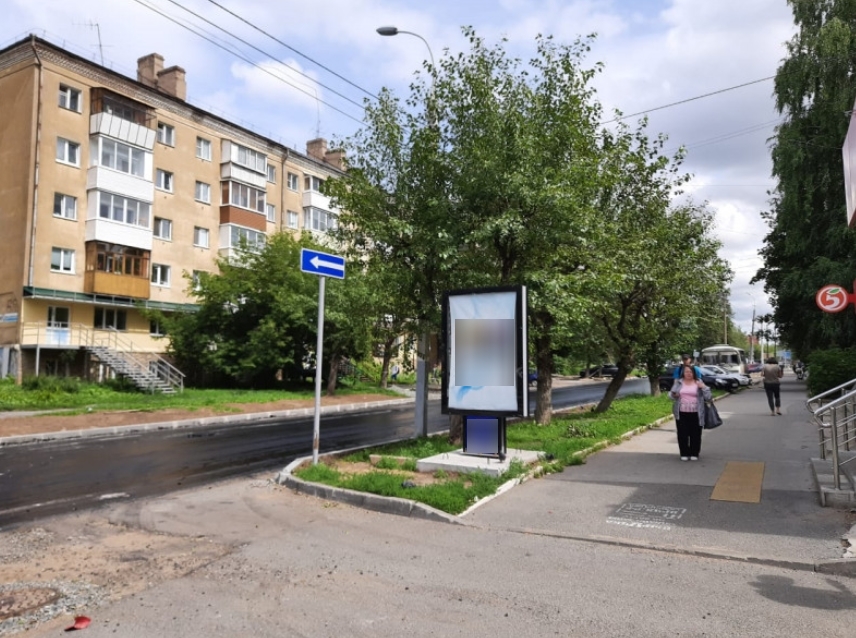 Фотография рекламного носителя, тип: Ситиформат 1.8x1.2, адрес: Красногеройская ул., д.38а, Ижевск, Республика Удмуртия, Россия. Сторона B №859091