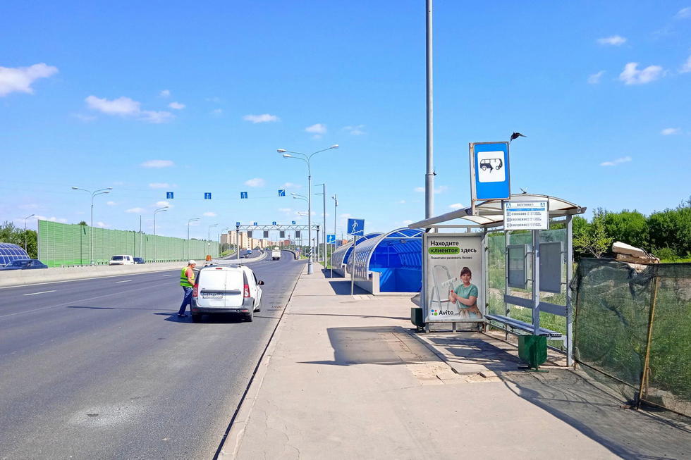 Фотография рекламного носителя, тип: Остановка 1.8x1.2, адрес: Калужское ш., Десеновское пос., квартал 101, Москва, Россия. Сторона А №957476