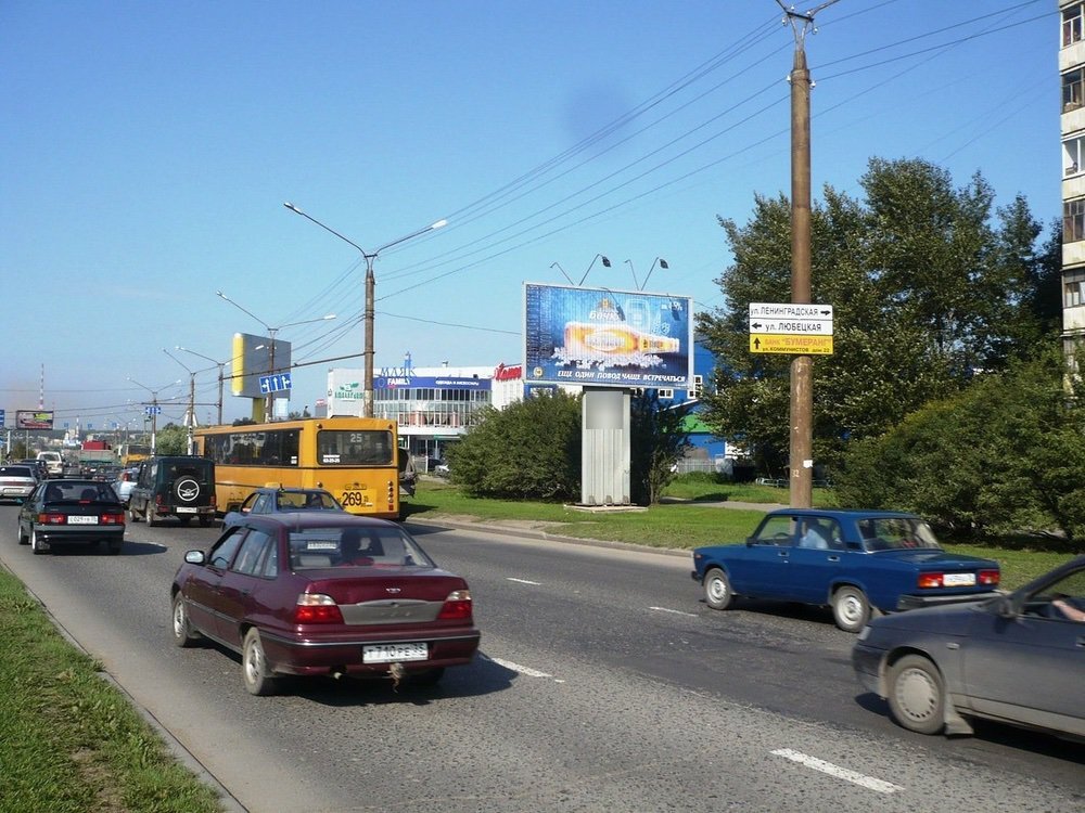 Фотография рекламного носителя, тип: Билборд 3x6, адрес: Октябрьский пр-т., д.42, Череповец, Вологодская область, Россия. Сторона A1-A3 №462079