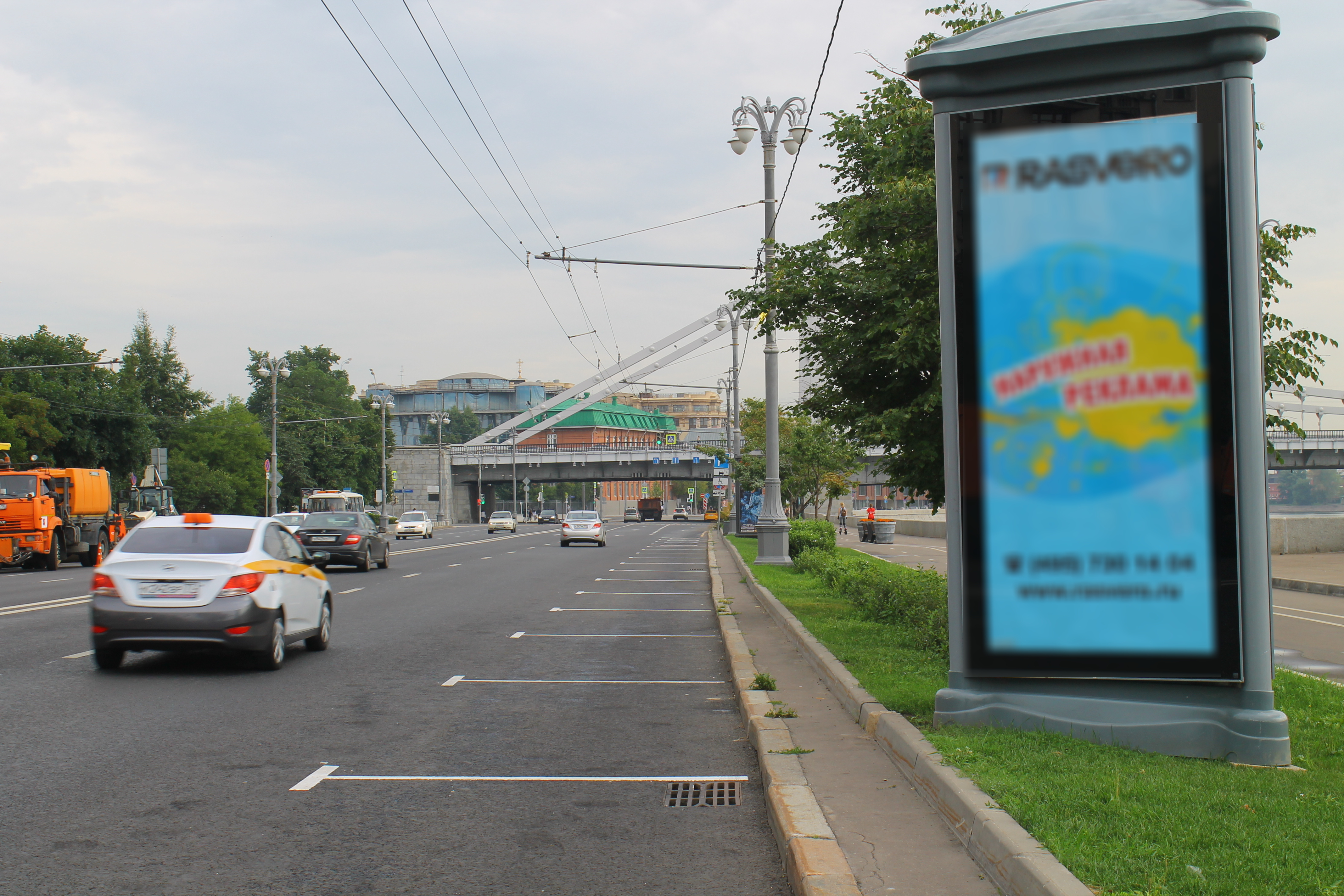 Фотография рекламного носителя, тип: Пиллар 3x1.4, адрес: Фрунзенская наб., д.10, н-в, Москва, Россия. Сторона B №689195