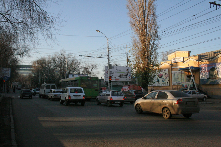 Фотография рекламного носителя, тип: Билборд 3x6, адрес: Б. Горная ул. Х Университетская ул., Саратов, Саратовская область, Россия. Сторона A №418417