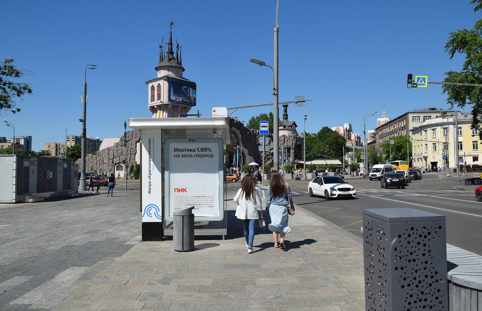 Фотография рекламного носителя, тип: Остановка 1.8x1.2, адрес: Конюшковская ул., Москва, Россия. Сторона Б №334412