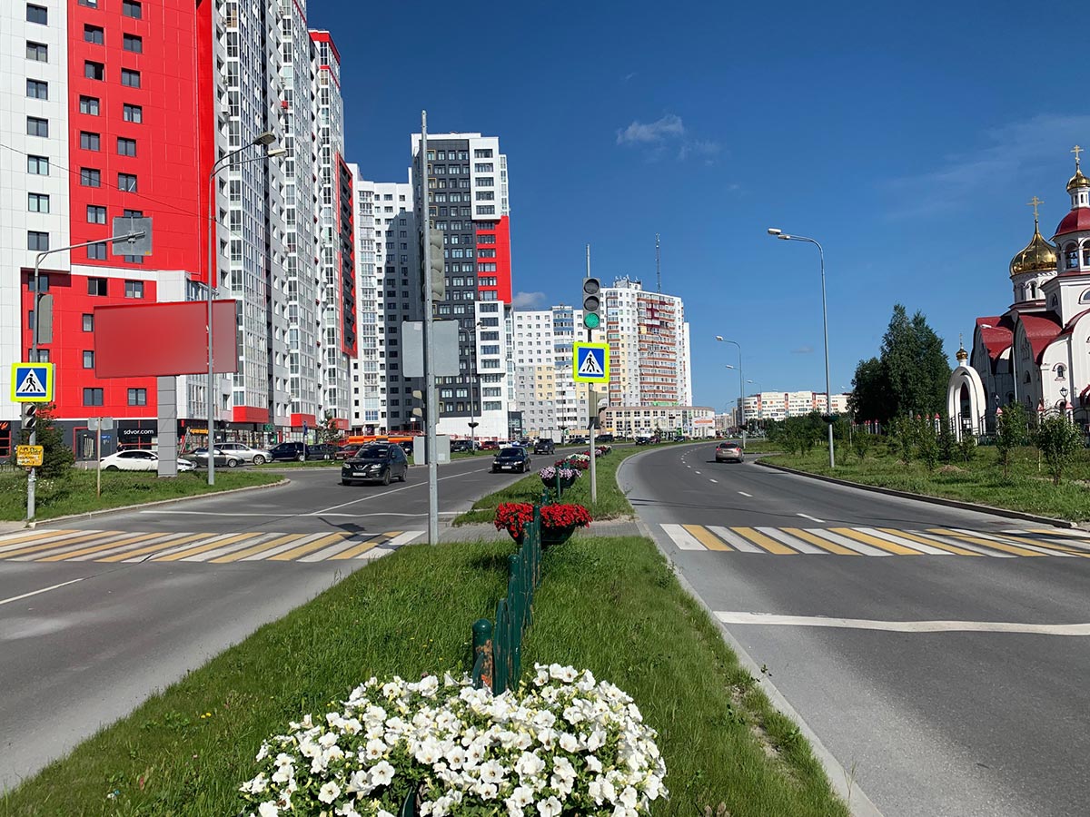 Фотография рекламного носителя, тип: Билборд 3x6, адрес: Университетская ул., д.17, Сургут, Ханты-Мансийский автономный округ – Югра, Россия. Сторона Б №960193