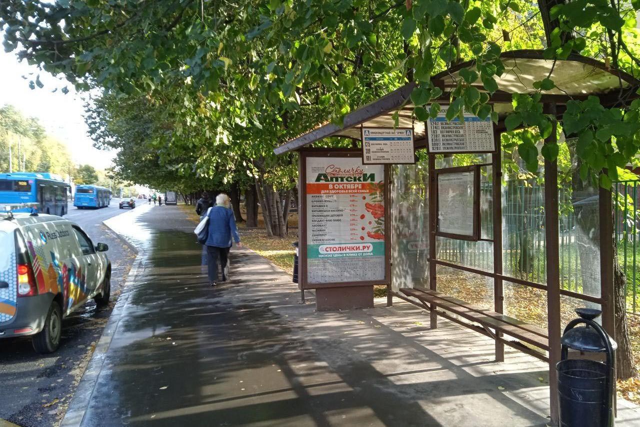 Фотография рекламного носителя, тип: Остановка 1.8x1.2, адрес: Менжинского ул., д.5а, Москва, Россия. Сторона А №929572