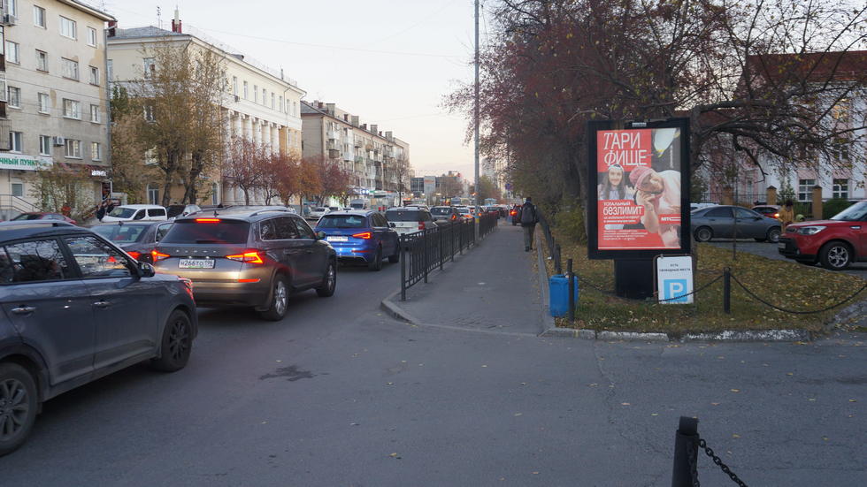 Фотография рекламного носителя, тип: Ситиформат 1.8x1.2, адрес: Луначарского ул., д.194, Екатеринбург, Свердловская область, Россия. Сторона A1-A5 №813711