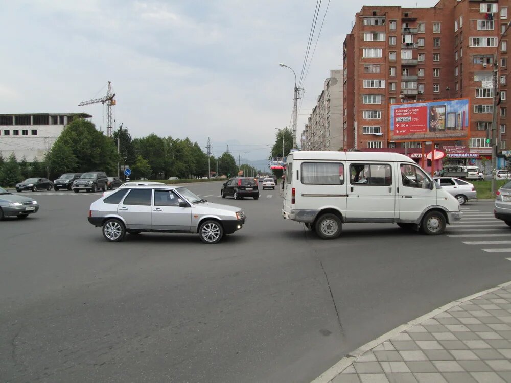 Фотография рекламного носителя, тип: Билборд 3x6, адрес: Доватора ул. д.23 Х Первомайская ул., Владикавказ, Республика Северная Осетия – Алания, Россия. Сторона A1-A3 №451670