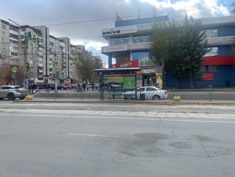 Фотография рекламного носителя, тип: Остановка 1.8x1.2, адрес: Победы ул., ост.Ильича, поз.1, Екатеринбург, Свердловская область, Россия. Сторона В №1094835