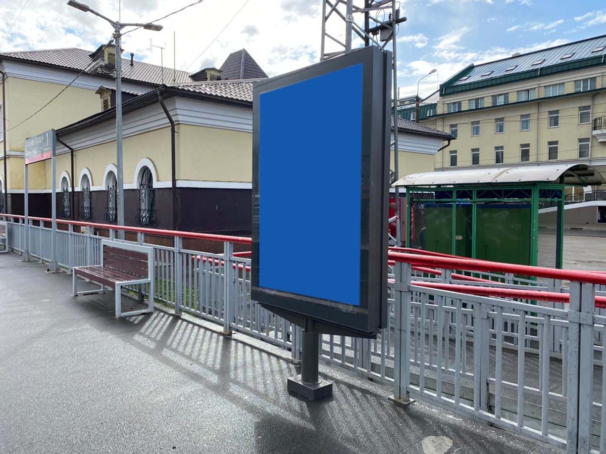 Фотография рекламного носителя, тип: Ситиформат 1.8x1.2, адрес: Сергиев Посад ст., платформа №1, справа от здания ж/д вокзала, при выходе в город, Московская область, Россия. Сторона А №941889