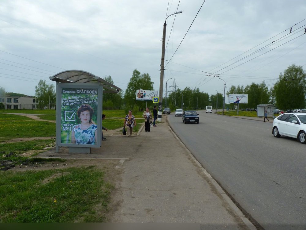 Фотография рекламного носителя, тип: Остановка 1.8x1.2, адрес: Еловая ул. Х Мичурина ул., поз.2, Ковров, Владимирская область, Россия. Сторона B №699373