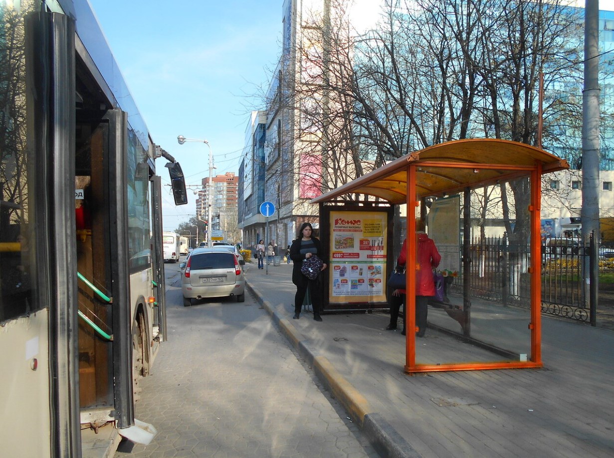 Фотография рекламного носителя, тип: Остановка 1.8x1.2, адрес: Стачки пр-т., ост. ЖД "ТРК Сокол/пл. Дружинников", Ростов-на-Дону, Ростовская область, Россия. Сторона А1-А5 №622127