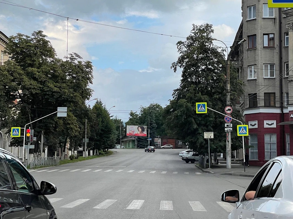 Фотография рекламного носителя, тип: Билборд 3x6, адрес: Ватутина ул., д.82 Х Маркова ул., Владикавказ, Республика Северная Осетия – Алания, Россия. Сторона A1-А3 №984047