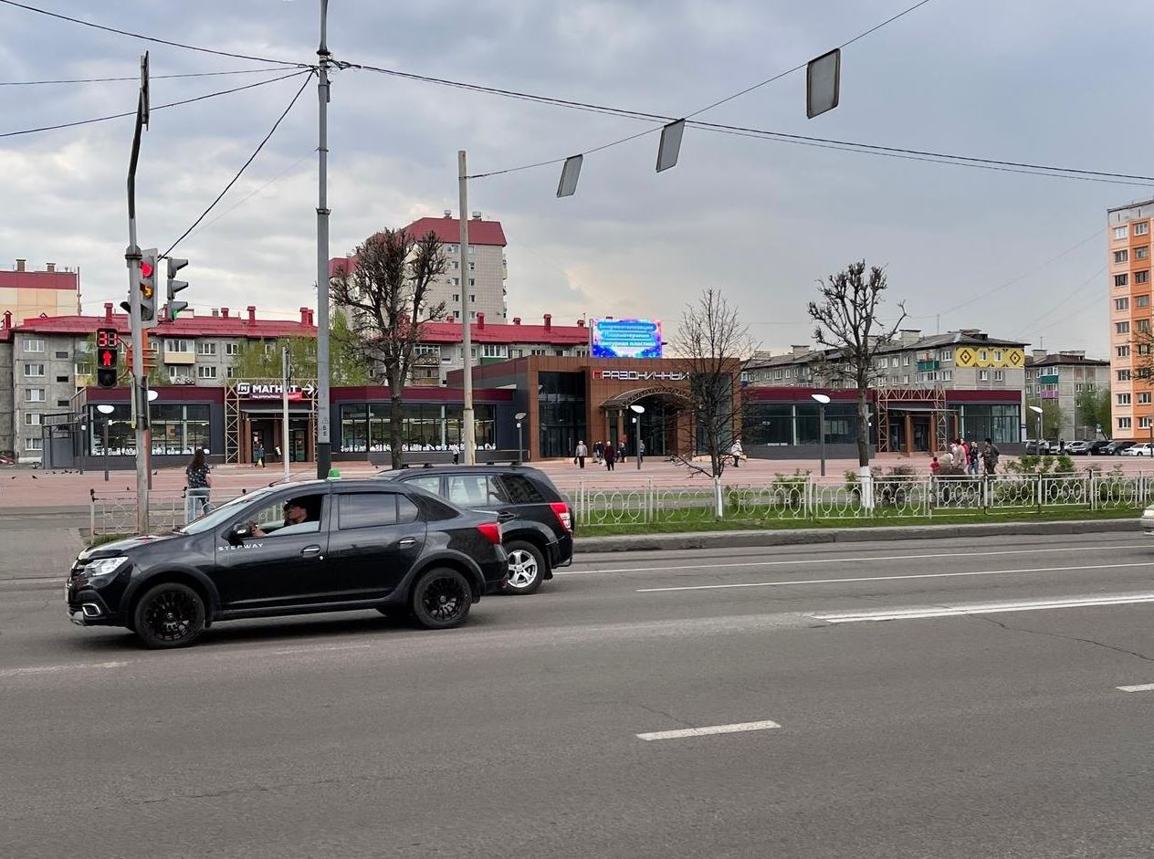 Фотография рекламного носителя, тип: Медиафасад, адрес: Праздничная пл., Междуреченск, Кемеровская область, Россия. Сторона A1-A10 №939921