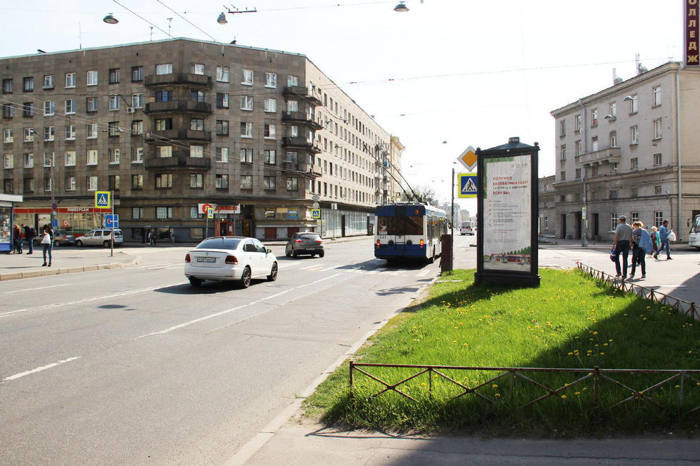 Фотография рекламного носителя, тип: Пиллар 3x1.4, адрес: Кондратьевский пр-т., д.46 Х Васенко ул., Санкт-Петербург, Россия. Сторона А №724872