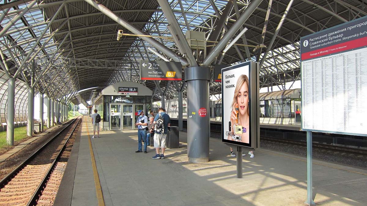 Фотография рекламного носителя, тип: Ситиформат 1.8x1.2, адрес: Славянский б-р., ст., после первой опоры от эскалатора, Москва, Россия. Сторона А1 №939614