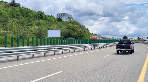 Фотография рекламного носителя, тип: Билборд 3x6, адрес: М-4 "Дон" а/д, 1 529 700м, Геленджик, Краснодарский край, Россия. Сторона B №962148