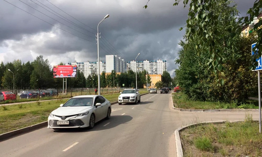 Фотография рекламного носителя, тип: Билборд 3x6, адрес: Спортивная ул., д.5, Нижневартовск, Ханты-Мансийский автономный округ – Югра, Россия. Сторона Б №676631