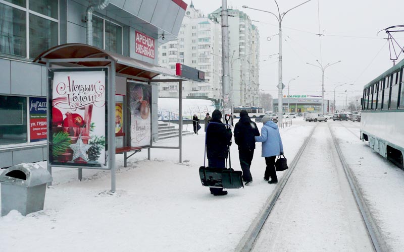 Фотография рекламного носителя, тип: Остановка 1.8x1.2, адрес: Дружбы ул., д.62а, Новокузнецк, Кемеровская область, Россия. Сторона А1 №668011