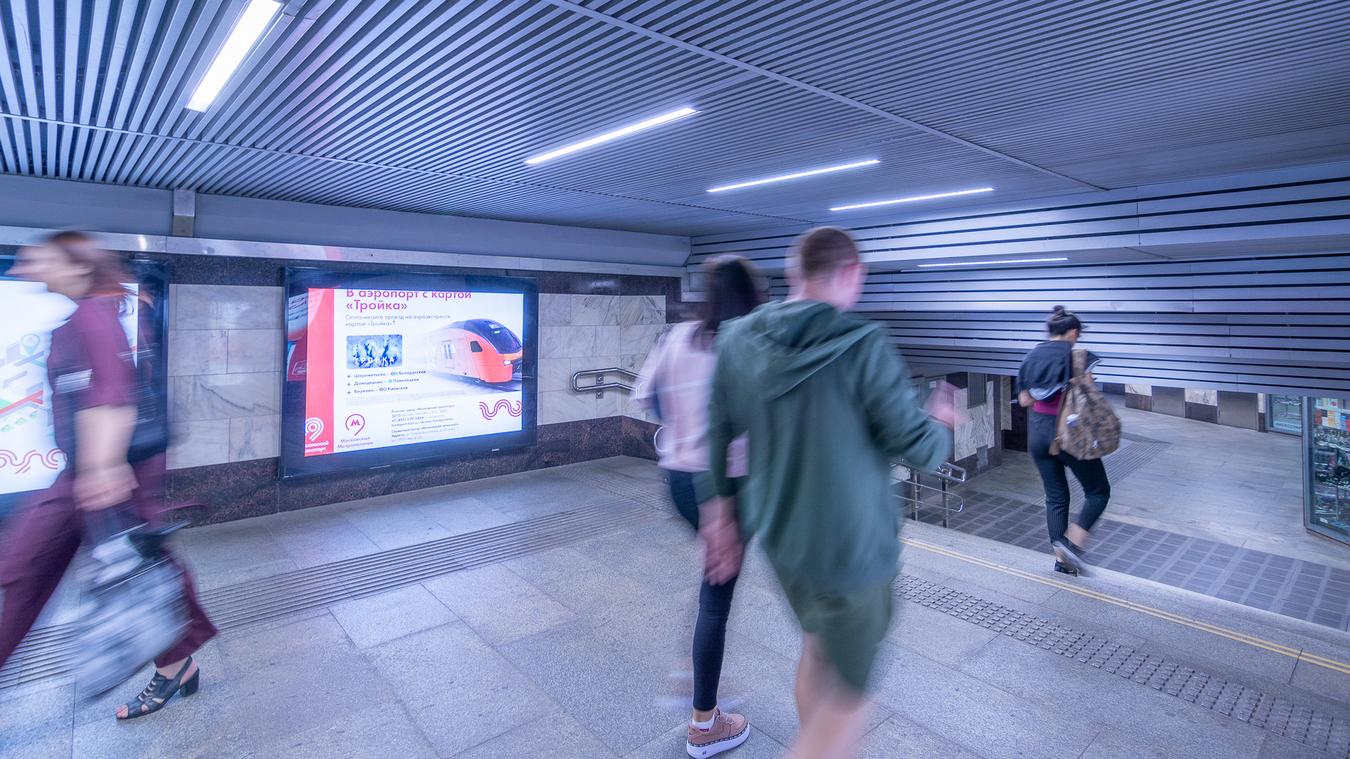 Фотография рекламного носителя, тип: Лайтбокс, адрес: Станция метро «Римская», линия Люблинско-Дмитровская, Москва, Россия. Сторона/вариант 2 №821781