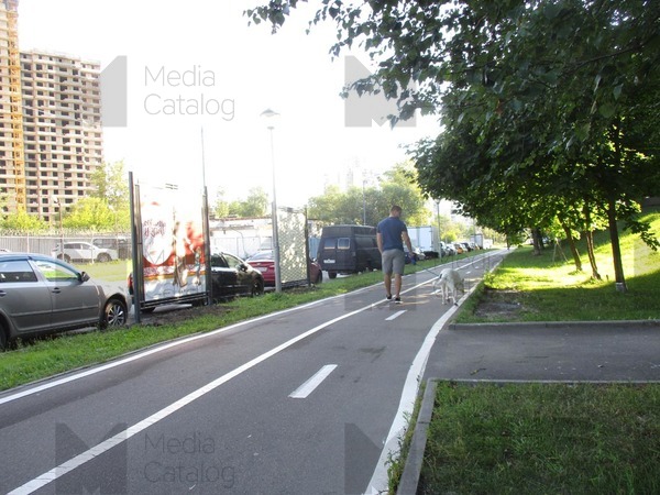 Фотография рекламного носителя, тип: Афиша 1.75x1.8, адрес: Северное Чертаново мкр., д.4, корп.409, напр., стенд 2, Москва, Россия. Сторона А2 №873726