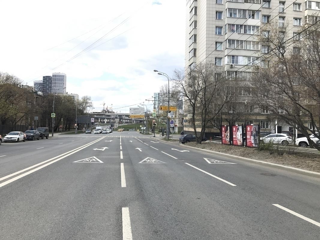 Фотография рекламного носителя, тип: Афиша 1.75x1.8, адрес: Шмитовский пр-д, 5-7, стенд 2, Москва, Россия. Сторона А1 №887585