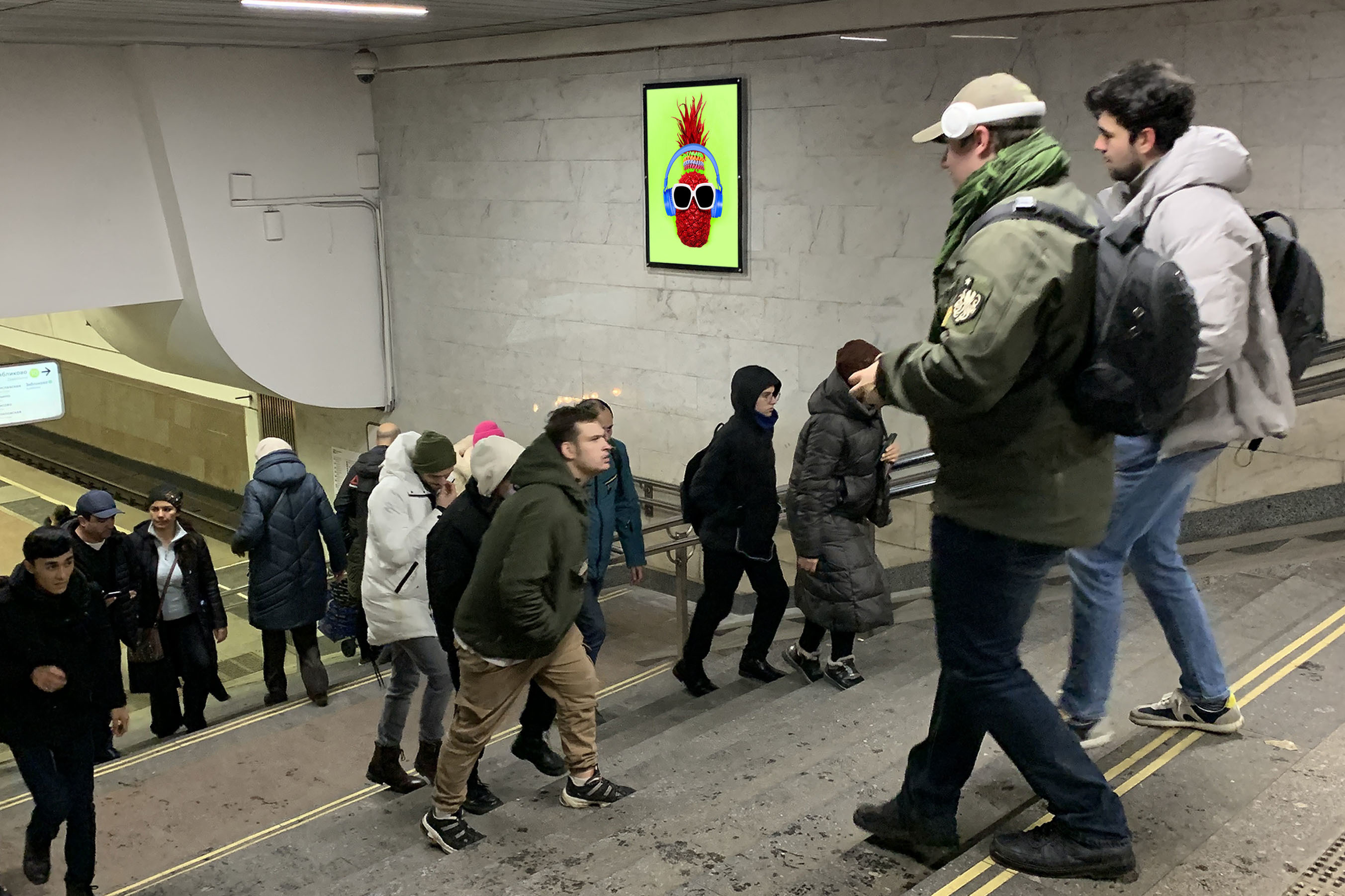 Фотография рекламного носителя, тип: Кристалайт, адрес: Станция метро «Люблино», линия Люблинско-Дмитровская, Москва, Россия. Сторона/вариант №1001990