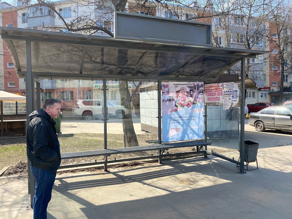 Фотография рекламного носителя, тип: Остановка 1.8x1.2, адрес: остановка 10 микрорайон, поз.2, Липецк, Липецкая область, Россия. Сторона В №810765