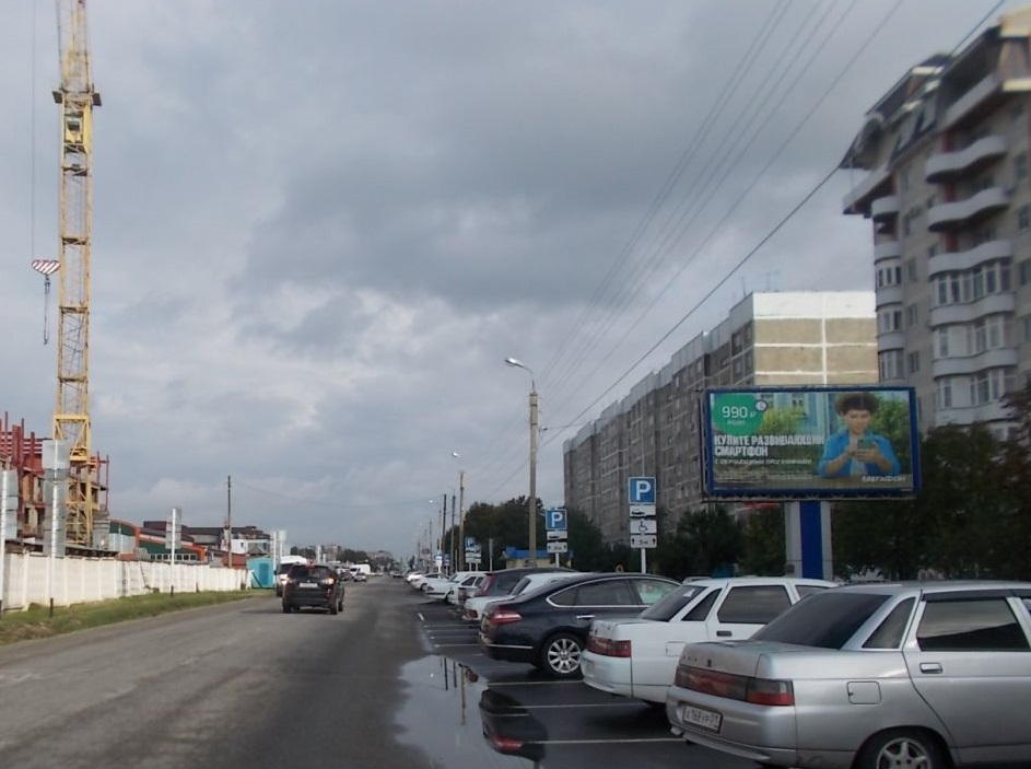 Фотография рекламного носителя, тип: Билборд 3x6, адрес: Пионерская ул., д.411 Х Чкалова ул. Х Юннатов ул., Майкоп, Республика Адыгея, Россия. Сторона A1-A3 №1020965