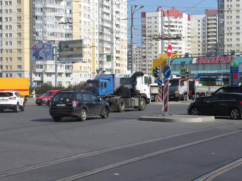 Фотография рекламного носителя, тип: Билборд 3x6, адрес: Косыгина пр-т., д.20 Х Индустриальный пр-т., Санкт-Петербург, Россия. Сторона B1 №704319