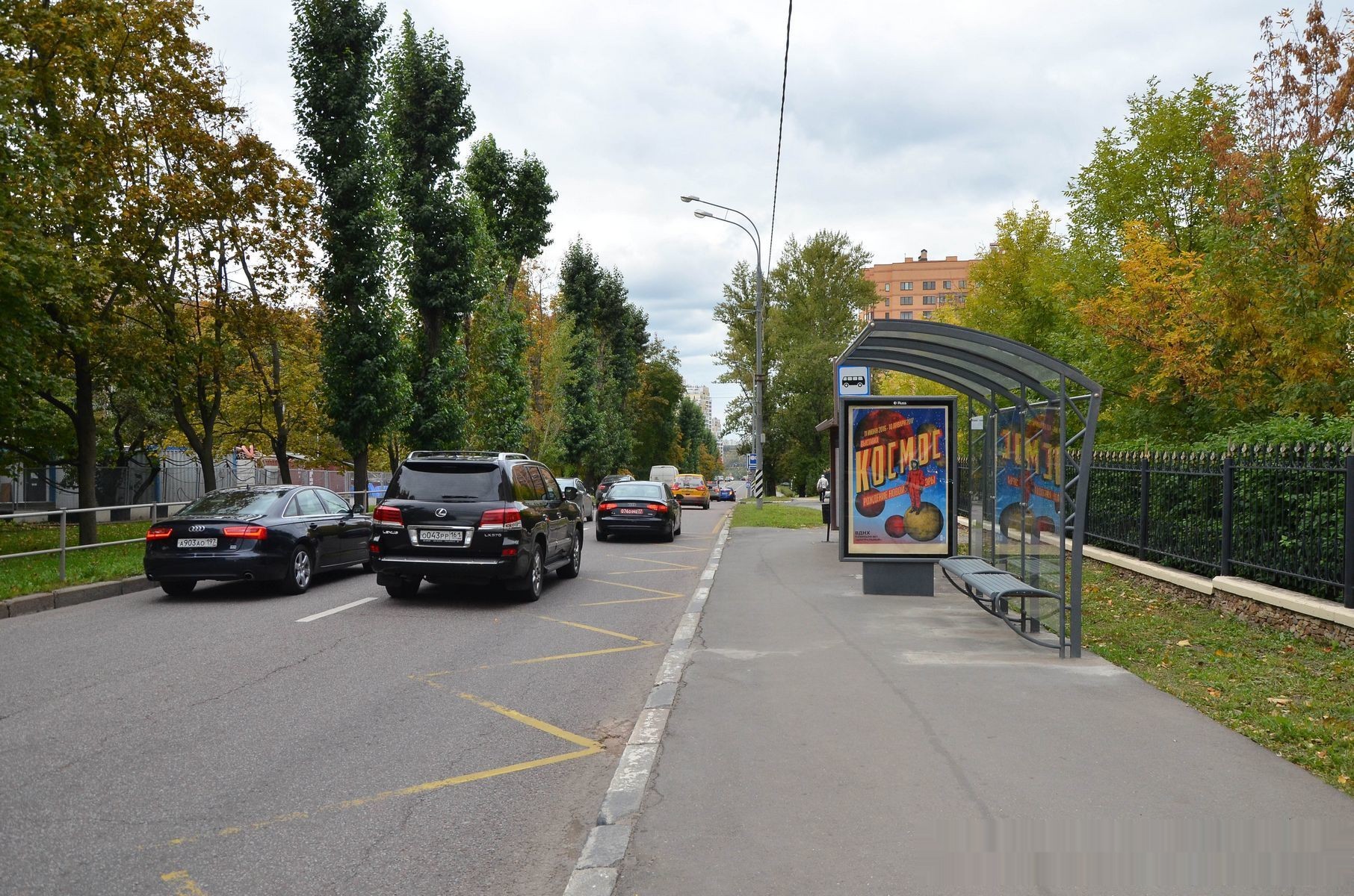 Фотография рекламного носителя, тип: Остановка 1.8x1.2, адрес: Университетский пр-т., д.19, н-в, Москва, Россия. Сторона А №499492