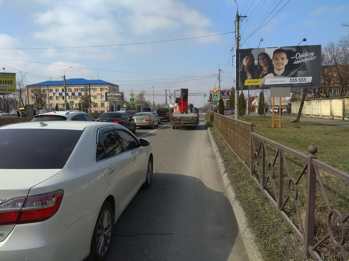 Фотография рекламного носителя, тип: Билборд 3x6, адрес: Доватора пр-т. Х Барбашова ул., поз.1, Владикавказ, Республика Северная Осетия – Алания, Россия. Сторона А №451674